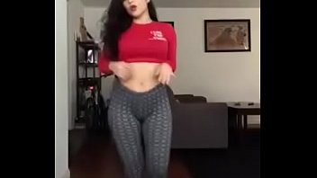 Có_mo ella se mueve bailando muy sexy