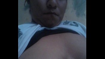 Amiga enseñ_ando las tetas